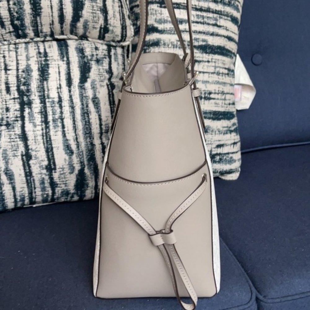 Michael Kors Gilly Large Drawstring Travel Tote Bag MK Bright White - Picture 10 of 16